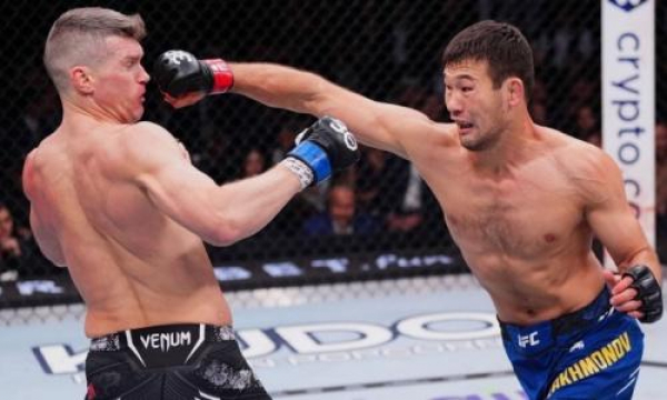 «Заблокировал, поджал, подсушил, перевел и задушил». Тренер бойца UFC оценил победу Шавката Рахмонова