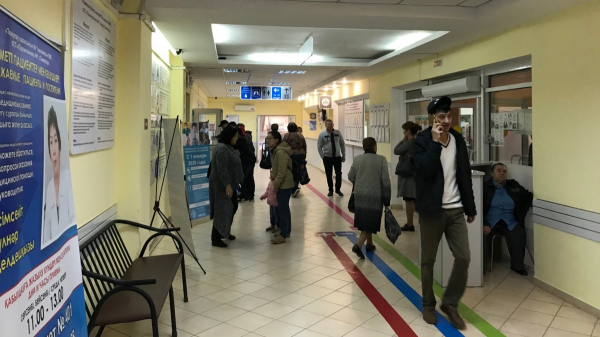 «Абсолютно нежизнеспособна». Почему казахстанцы недовольны системой обязательного медстрахования