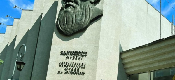 На "прогулку по городу с Достоевским" приглашают семейчан