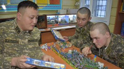 Хобби в армии: В Карагандинской области военнослужащие создают исторические диорамы