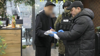 В Алматы обычный повар оказался наркодилером: гашиш продавался прямо в кафе