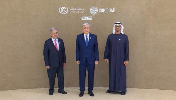 Токаев прибыл в Дубай на конференцию ООН по изменению климата