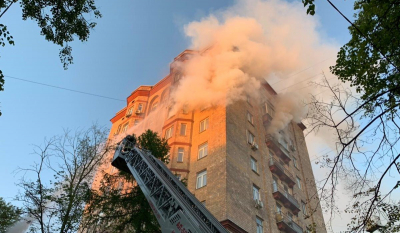 Столичные огнеборцы спасли пьяного мужчину во время тушения пожара