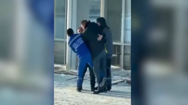 На водителя скорой помощи напали в Щучинске