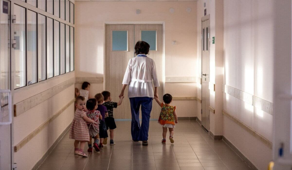 Гибель ребенка в Караганде: спеццентры и детские дома проверят в Казахстане