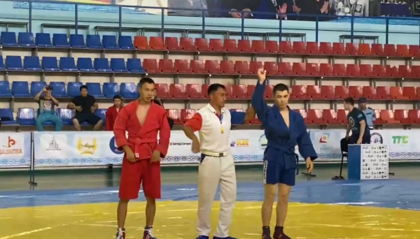 Гвардейцы соревновались по борьбе самбо