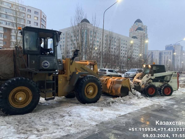 Последствия дождя со снегом устраняют в Астане