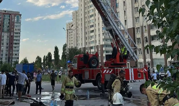 Свыше 30 человек доставлены в больницы из-за пожара в жилом комплексе Алматы