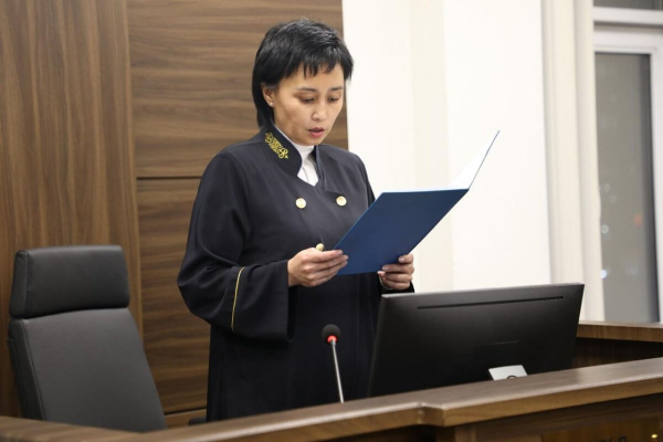 Судья изменила порядок исследования и разрешила допросить Бишимбаева после ходатайства его адвокатов