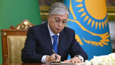 Токаев выразил соболезнования родным писателя Сабита Досанова