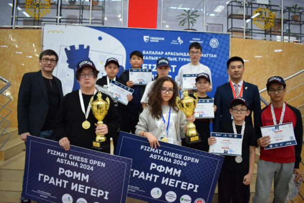 В Астане прошел турнир по быстрым шахматам среди школьников