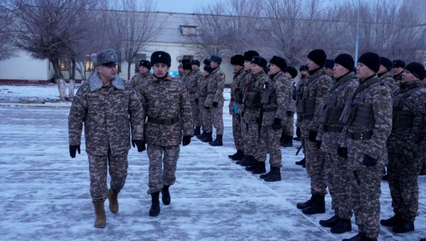 Командующий поблагодарил военнослужащих за честный труд