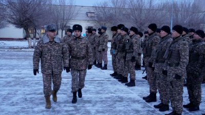 Командующий поблагодарил военнослужащих за честный труд