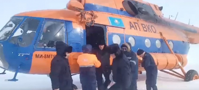 Абай облысында қар құрсауында қалып қалған адамдарды тікұшақпен құтқарды