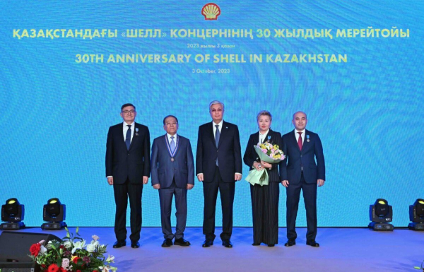 Президент Казахстана вручил государственные награды работникам компании «Шелл»
