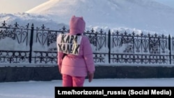 На центральную площадь Уфы вышли сотни людей, есть задержанные