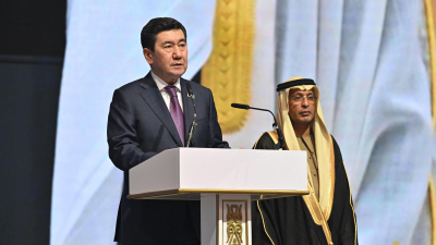 Спикер Мажилиса от имени Президента РК поздравил ОАЭ с Национальным днем