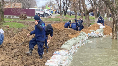 Регионы помогают бороться с последствиями наводнения