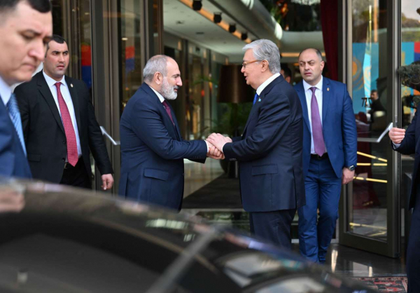 Казахстан выступает за установление мира между Ереваном и Баку