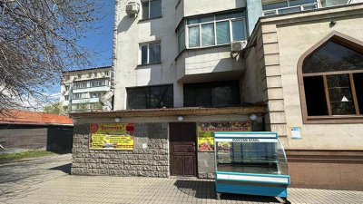Очередную незаконную пристройку к кафе снесли в Алматы (фото)
