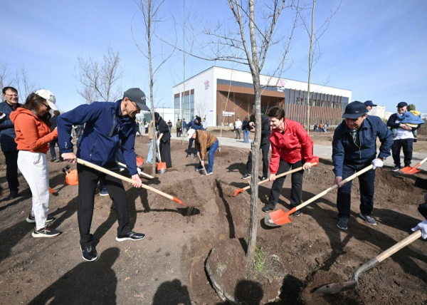 Сенаторы приняли участие в экоакции &laquo;Таза Қазақстан&raquo;