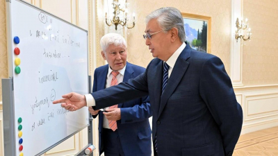 Токаев обсудил перевод казахского языка на латиницу