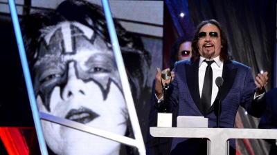 Сооснователь легендарной группы Kiss умер после падения