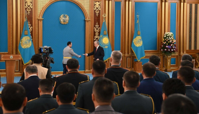 Токаев вручил ордена и медали военнослужащим и правоохранителям