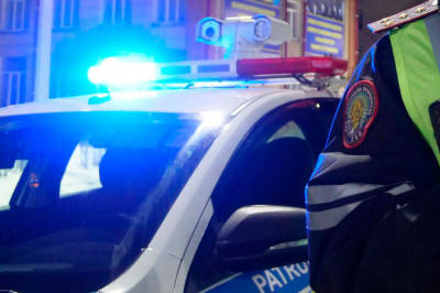 Пьяный житель СКО угрожал выбросить ребенка из окна   
