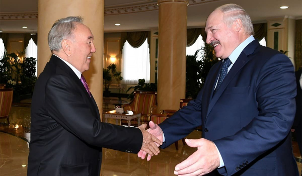 Лукашенко поговорил с Назарбаевым