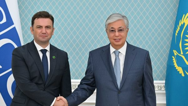 Токаев пригласил в Казахстан президента Северной Македонии