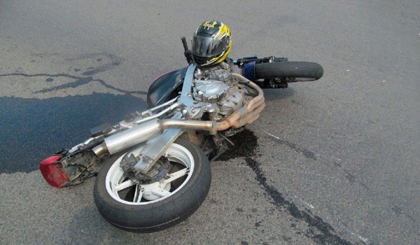 Подросток на мотоцикле сбил 3-летнего малыша в Карагандинской области