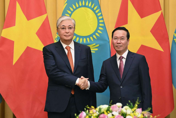 Касым-Жомарт Токаев провел переговоры с президентом Вьетнама