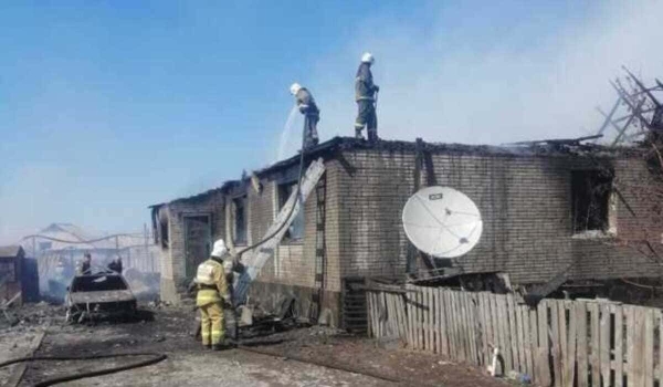 Газовые баллоны взорвались во время пожара в Костанайской области