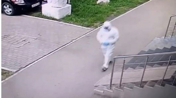 Мужчина в необычном наряде ограбил МФО в Уральске