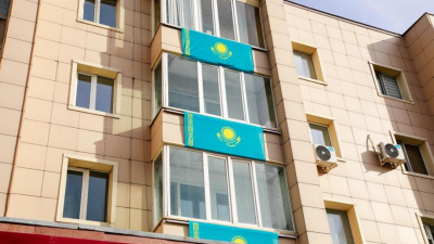 Больше 1000 флагов вывесили жители Астаны в честь Дня Республики