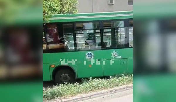 Автобус с пассажирами попал в ДТП в Алматы, есть пострадавшие