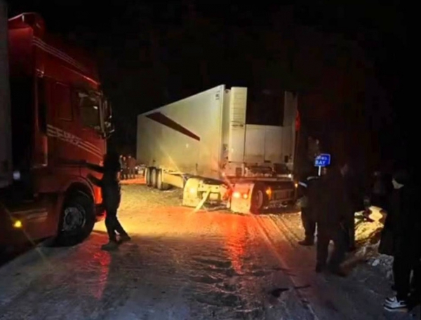 Водитель грузовика из Беларуси попал в сложную ситуацию в области Абай