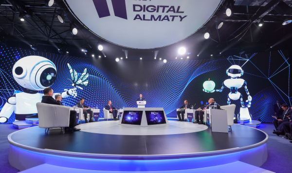 Премьер-министр выступил на пленарной сессии форума Digital Almaty