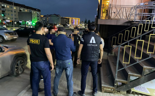 В Актобе задержали вымогателя, который выдавал себя за антикоровца