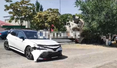 Бетономешалка на скорости смяла 8 авто в Шымкенте, есть пострадавший