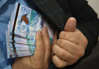 Сразу двух экс-чиновников осудили за коррупцию в Павлодаре