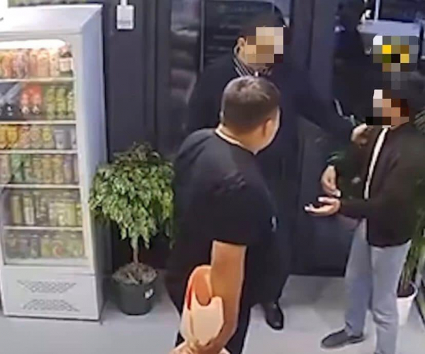 "Цветочный" скандал в Шымкенте: сотрудник ДГД уволился